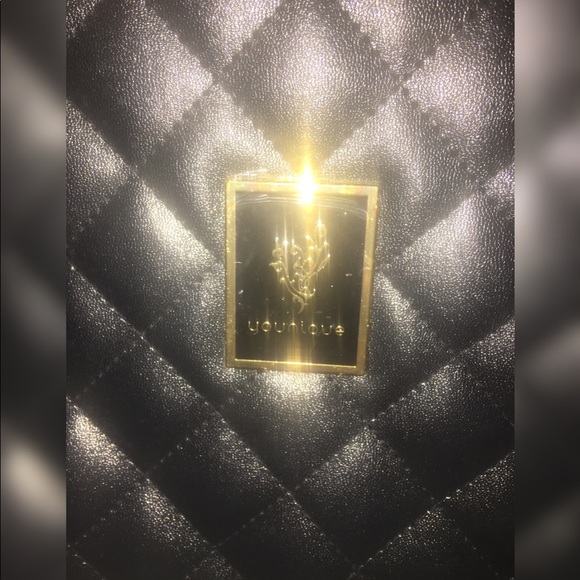 Younique Purse - Picture 2 of 2